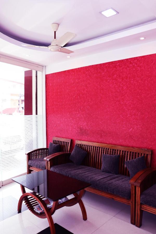 Hotel Uthradam Towers Thiruvananthapuram Esterno foto