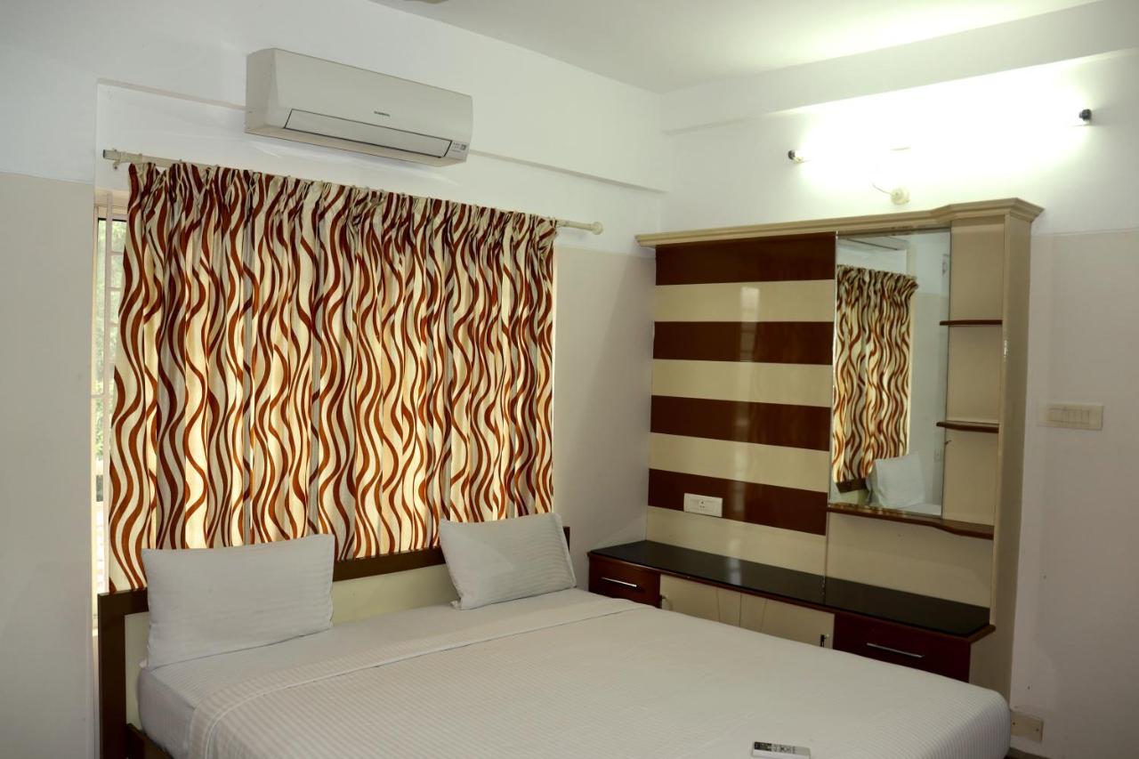 Hotel Uthradam Towers Thiruvananthapuram Esterno foto
